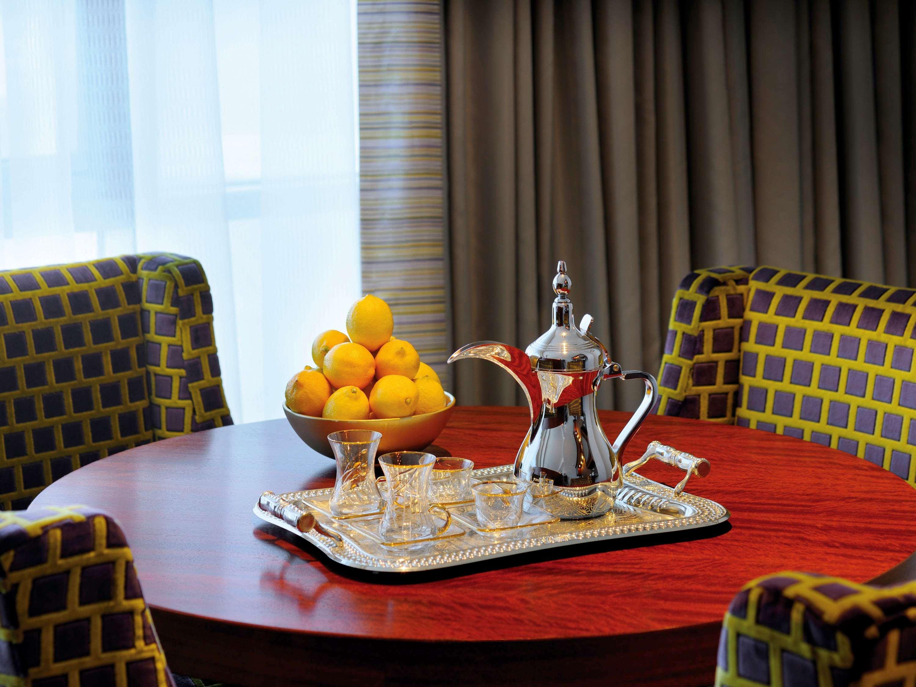 דוחה Qabila Westbay Hotel By Marriott מראה חיצוני תמונה A traditional Arabic coffee pot