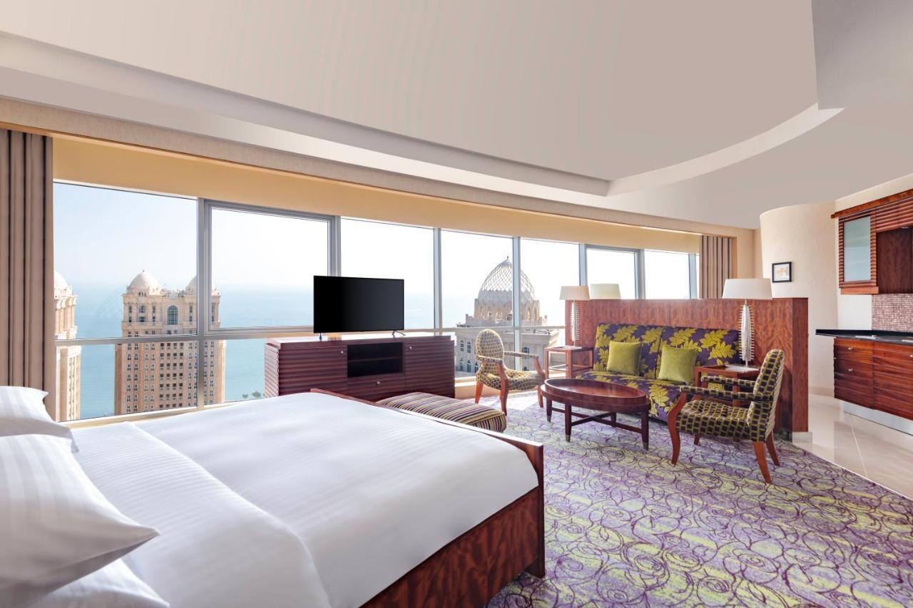 דוחה Qabila Westbay Hotel By Marriott מראה חיצוני תמונה A guest room at the hotel