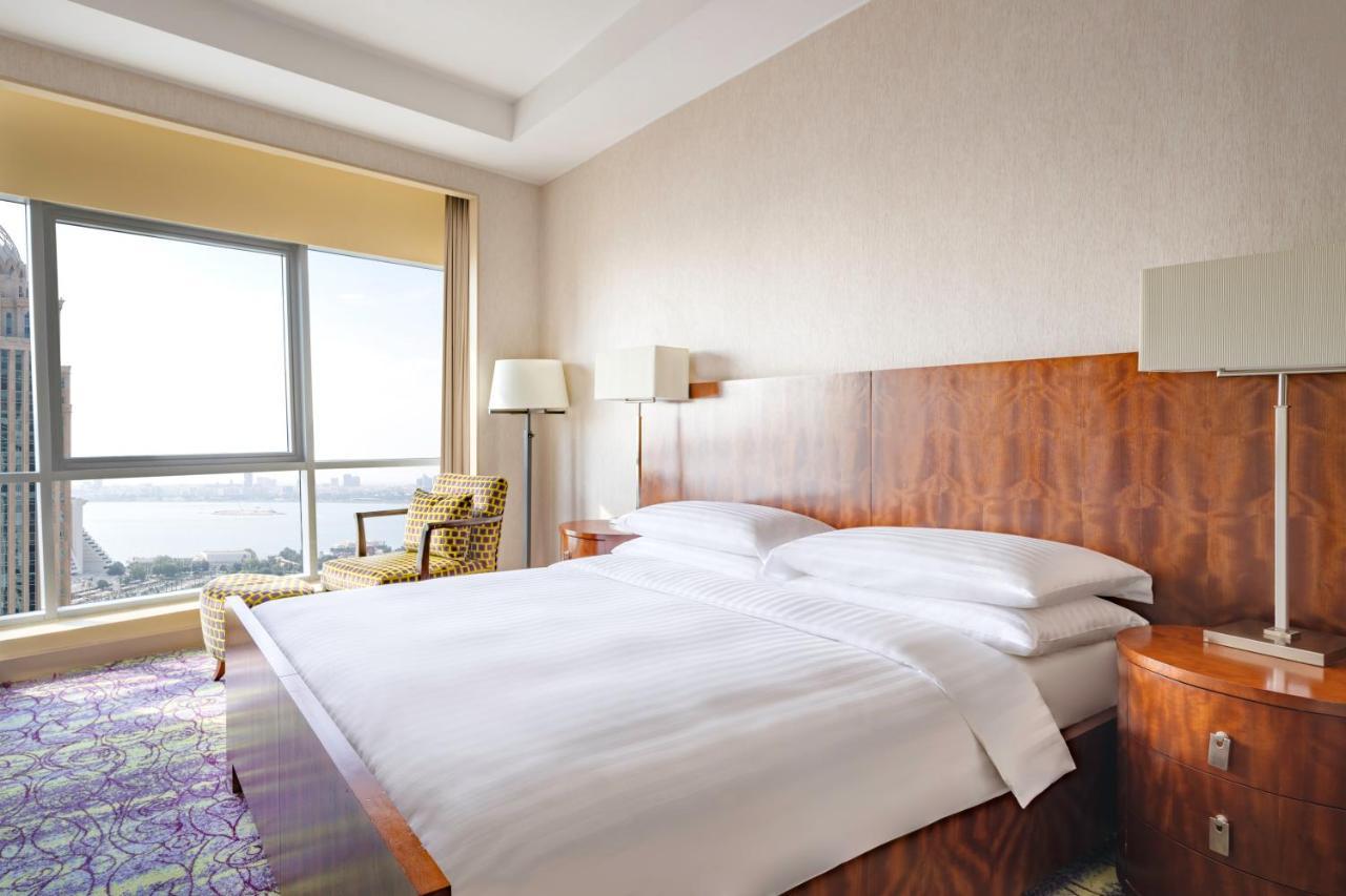 דוחה Qabila Westbay Hotel By Marriott מראה חיצוני תמונה A bedroom at the hotel