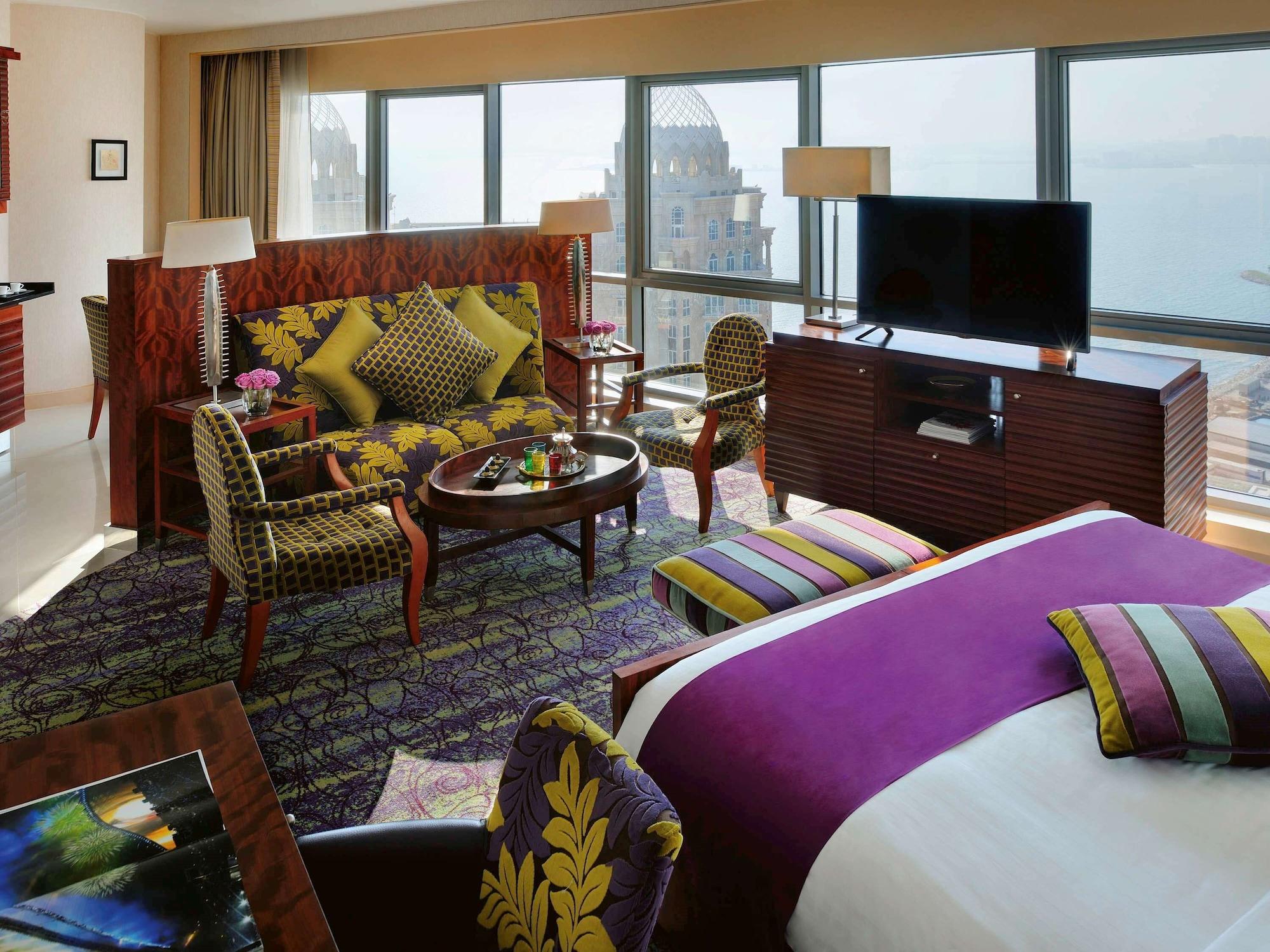 דוחה Qabila Westbay Hotel By Marriott מראה חיצוני תמונה A suite at the Jumeirah Emirates Towers Hotel