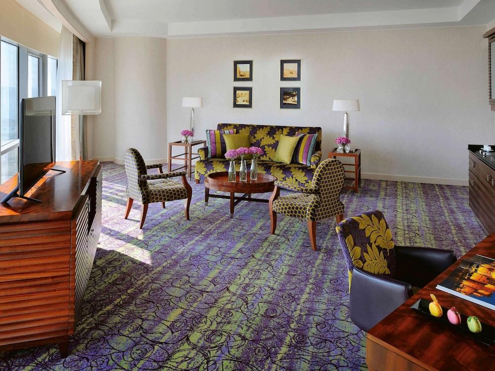 דוחה Qabila Westbay Hotel By Marriott מראה חיצוני תמונה A suite at the hotel