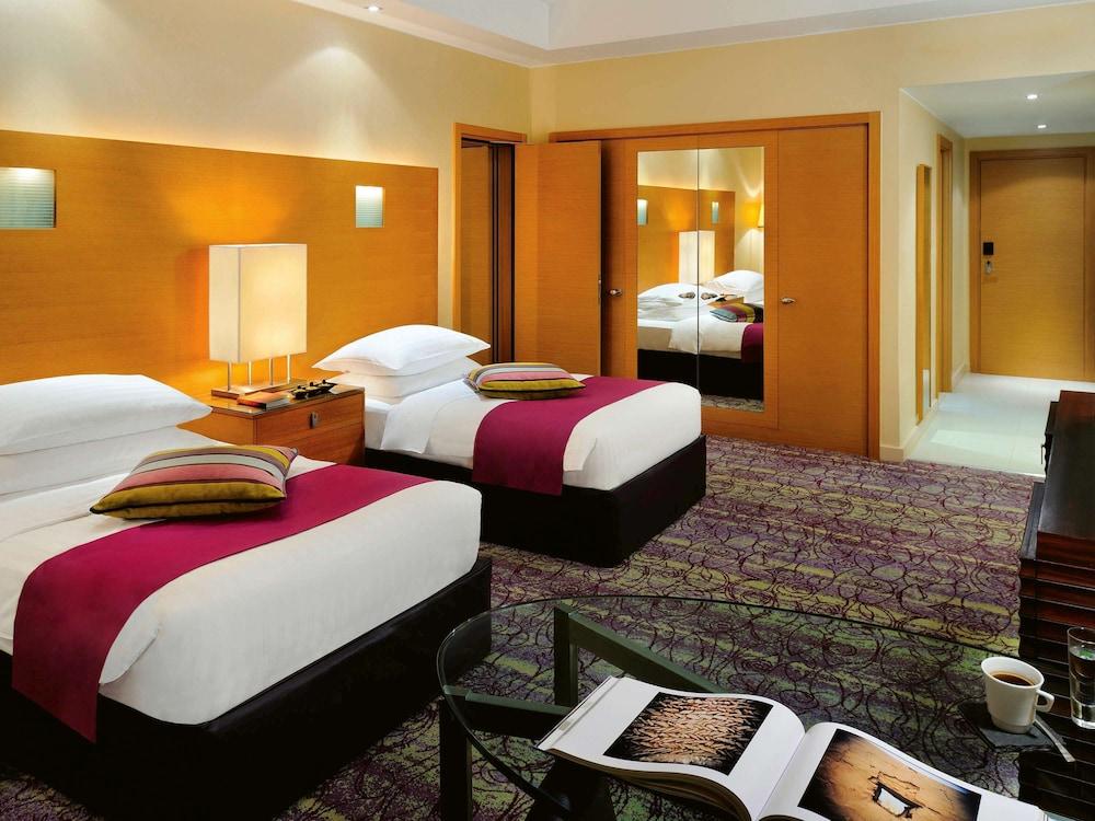 דוחה Qabila Westbay Hotel By Marriott מראה חיצוני תמונה A typical room at the hotel