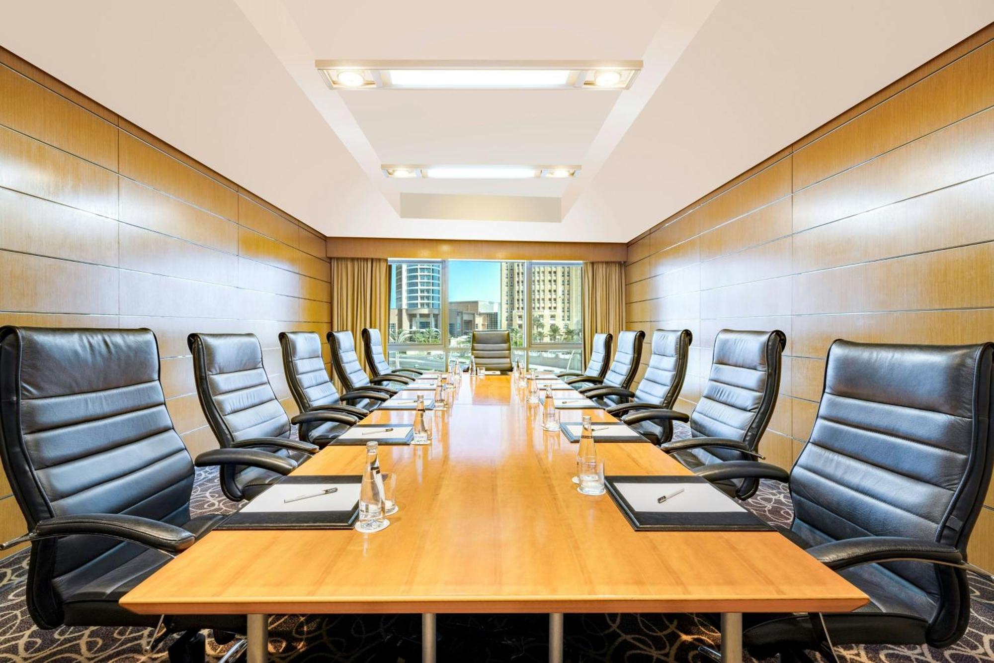 דוחה Qabila Westbay Hotel By Marriott מראה חיצוני תמונה Meeting room