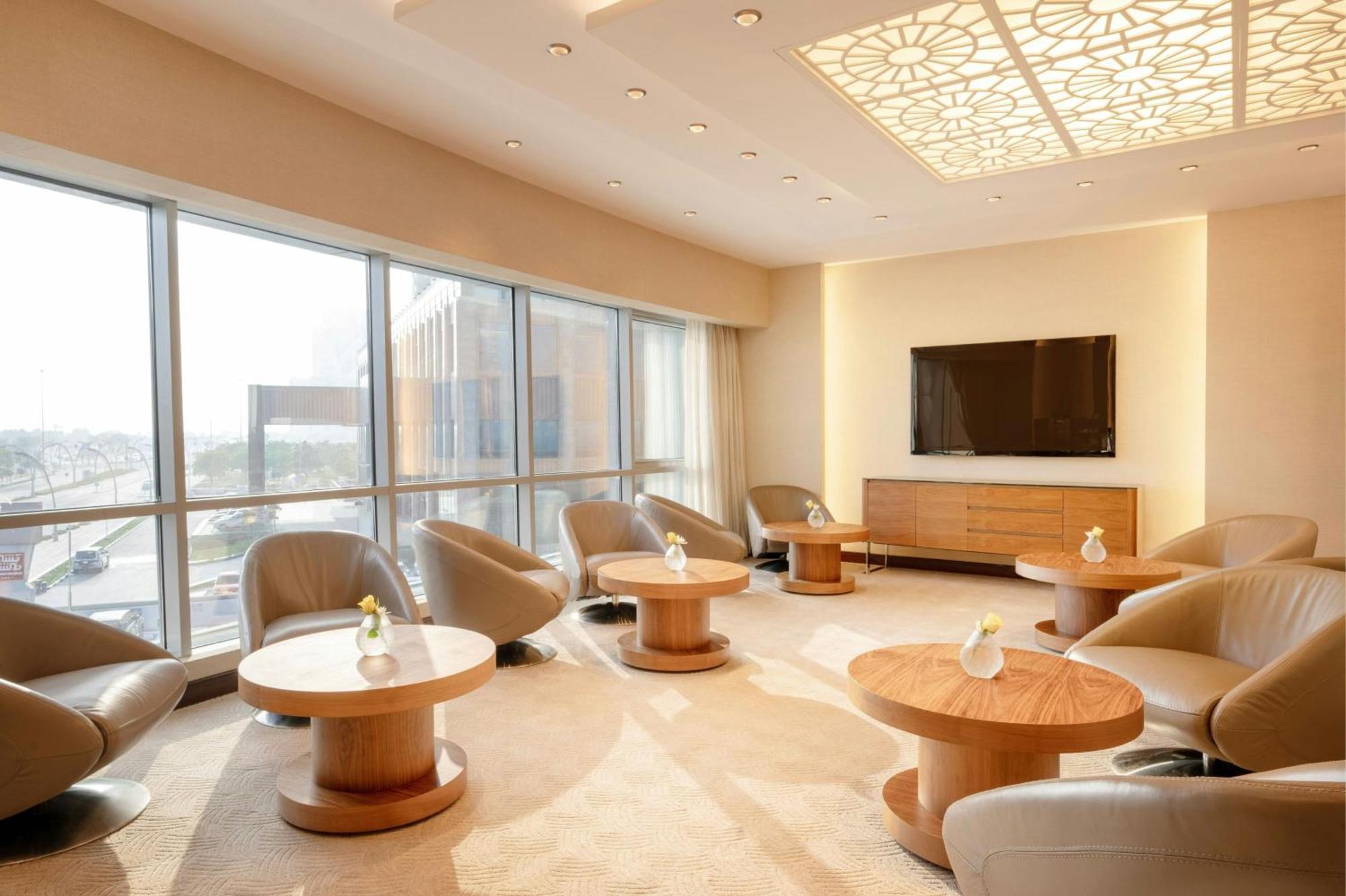 דוחה Qabila Westbay Hotel By Marriott מראה חיצוני תמונה The lounge at the airport